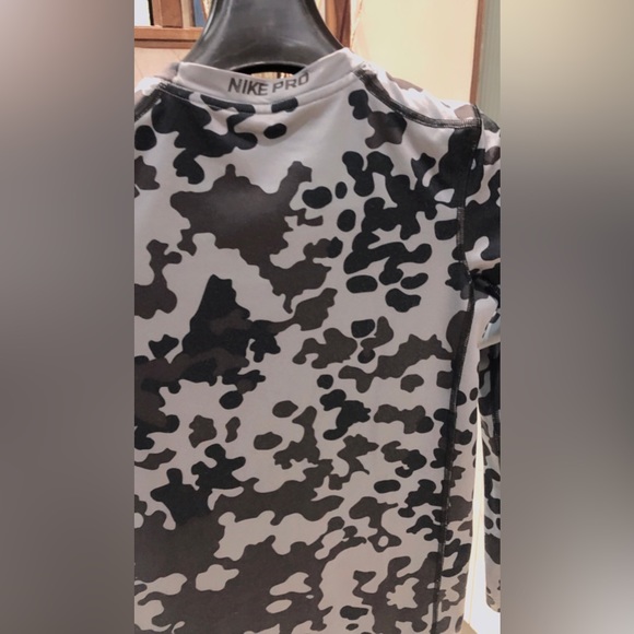 Absolutely New, Nike pro Dri-fit boys tight fit skin for active wear. - Picture 8 of 12